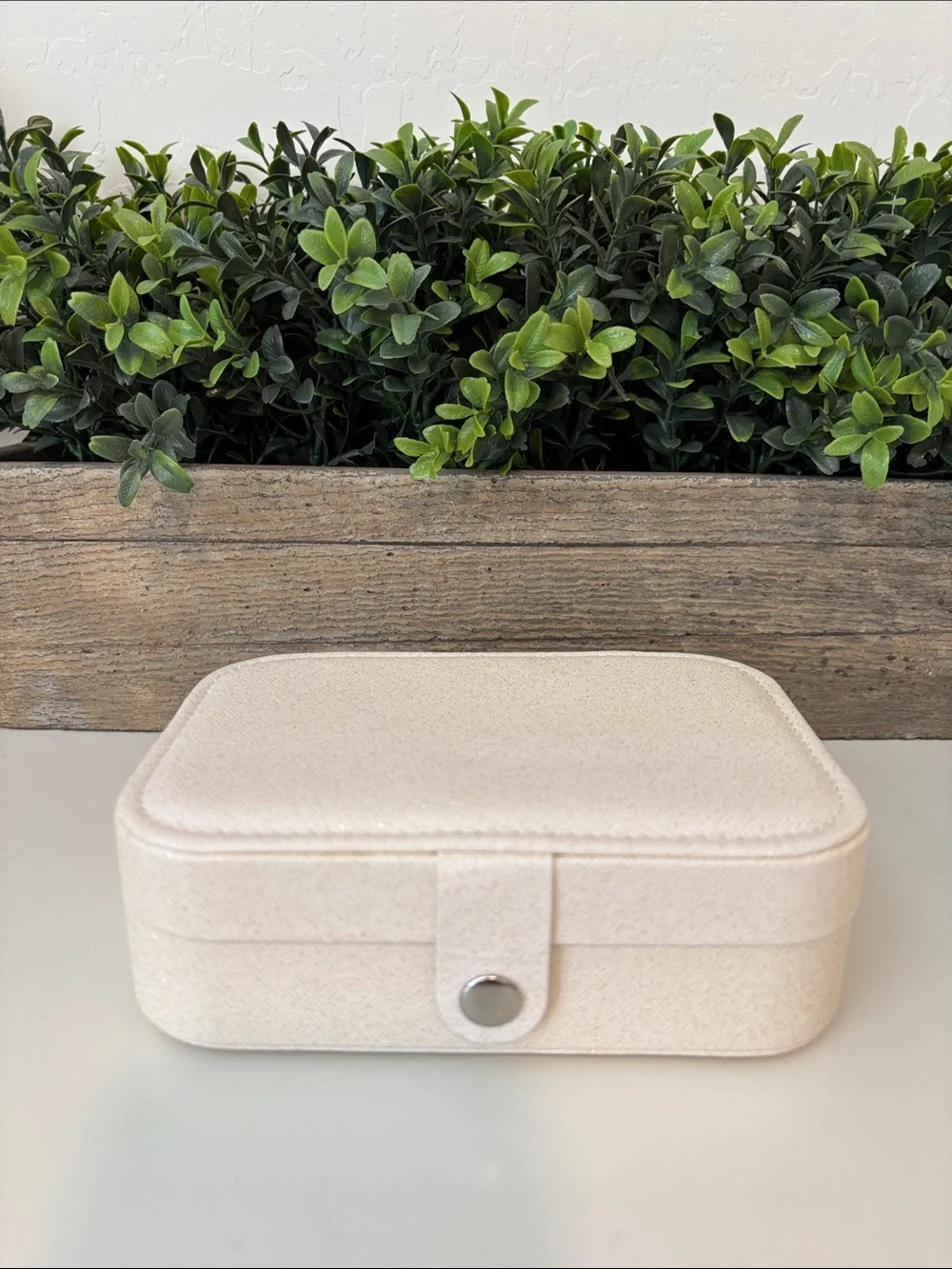 Compact Cream Jewelry Storage Box with Snap Closure